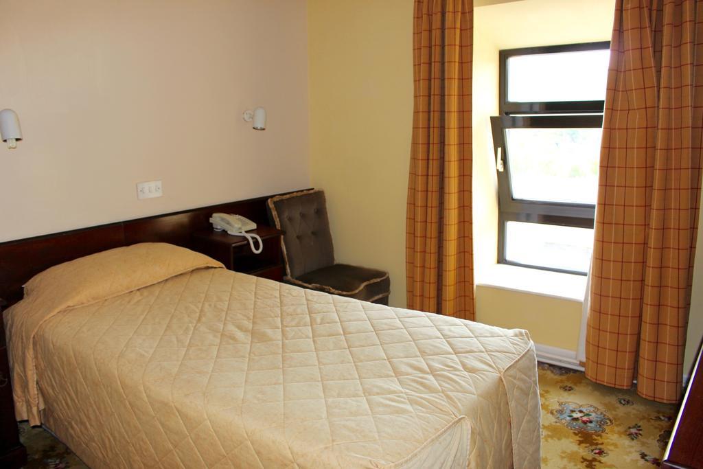 Achill Sound Hotel - Ostan Ghob A'Choire Εξωτερικό φωτογραφία
