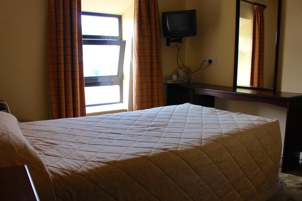 Achill Sound Hotel - Ostan Ghob A'Choire Εξωτερικό φωτογραφία